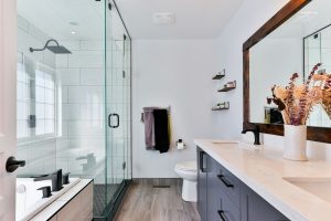 Fenêtre dans la douche : guide concret pour une salle de bains lumineuse, saine… et bien pensée